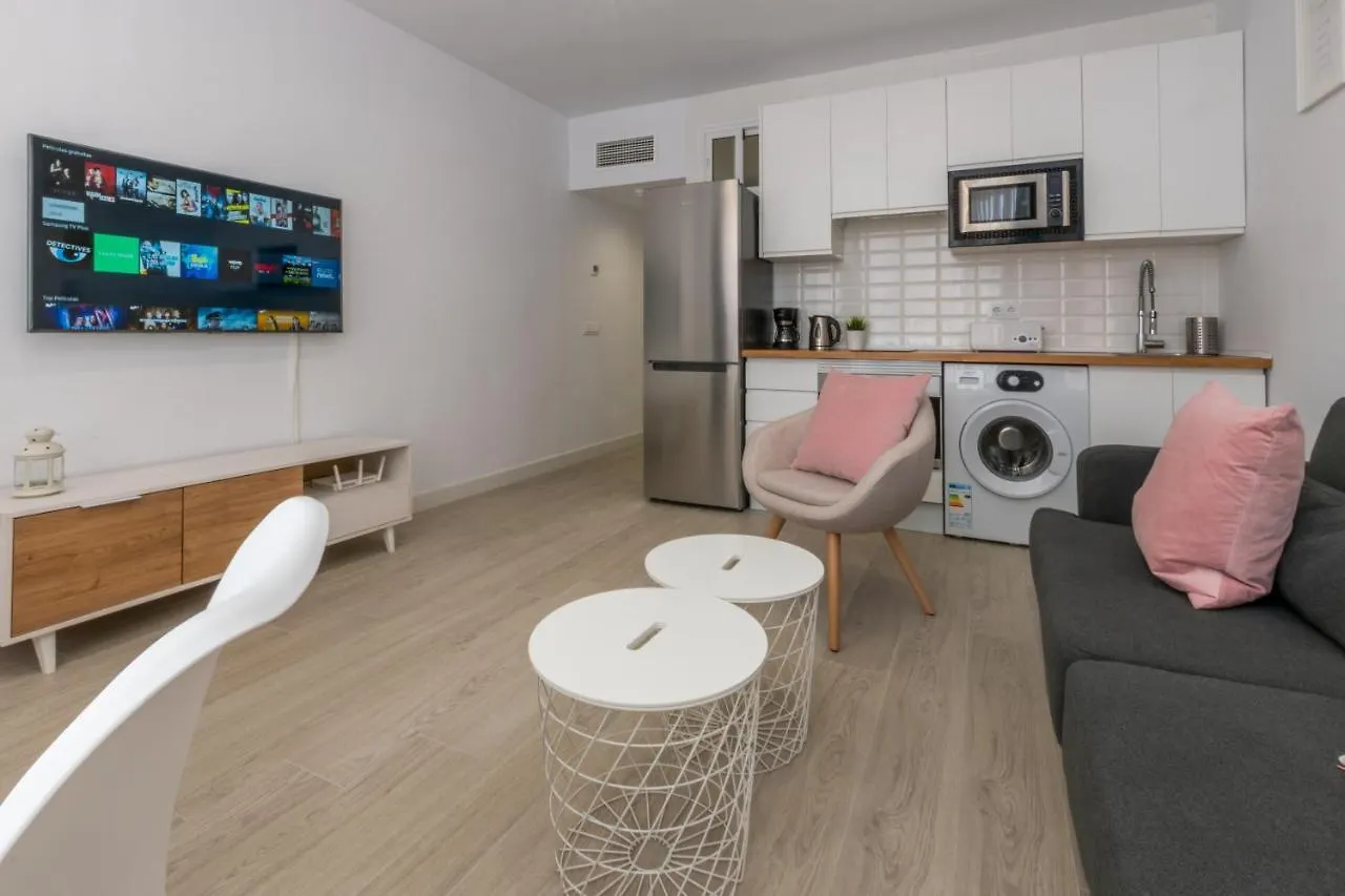 Beachfront 1Br Centre - Las Palmeras location